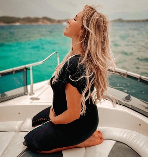 Annemarie Eilfeld feet photo thumbnail