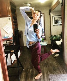 Annet Mahendru feet photo thumbnail
