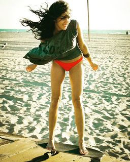 Annet Mahendru feet photo thumbnail