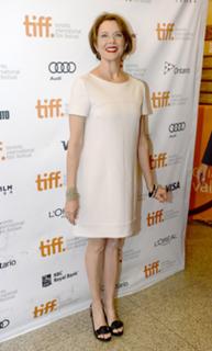 Annette Bening feet photo thumbnail