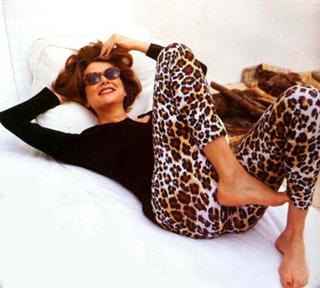 Annette Bening feet photo thumbnail