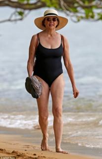 Annette Bening feet photo thumbnail