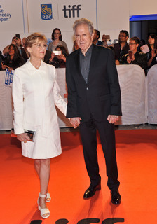 Annette Bening feet photo thumbnail