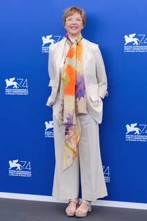 Annette Bening feet photo thumbnail