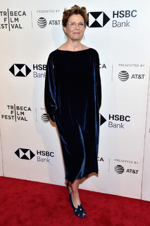 Annette Bening feet photo thumbnail