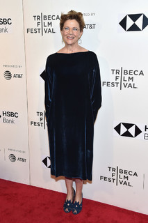 Annette Bening feet photo thumbnail