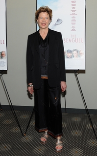 Annette Bening feet photo thumbnail