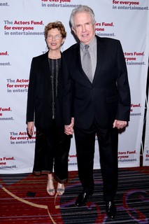 Annette Bening feet photo thumbnail