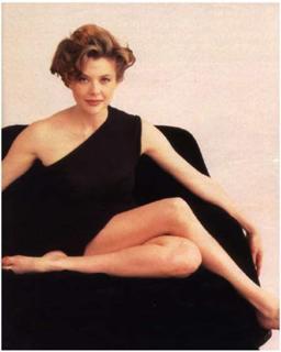 Annette Bening feet photo thumbnail