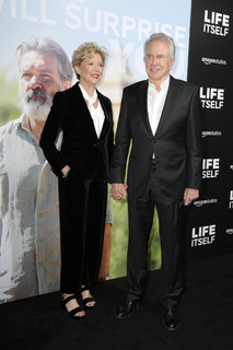 Annette Bening feet photo thumbnail