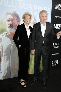 Annette Bening feet photo thumbnail