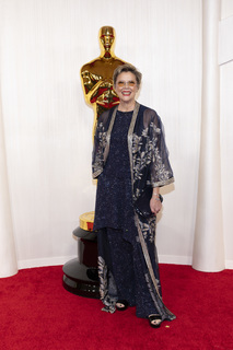 Annette Bening feet photo thumbnail