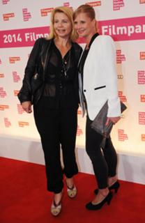 Annette Frier feet photo thumbnail