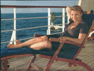 Annette Frier feet photo thumbnail