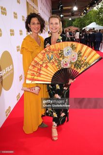 Annette Frier feet photo thumbnail