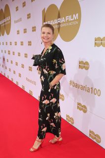 Annette Frier feet photo thumbnail