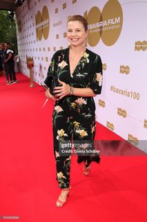 Annette Frier feet photo thumbnail