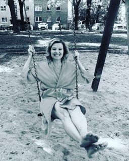 Annette Frier feet photo thumbnail