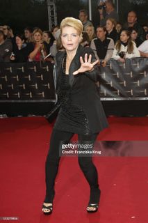 Annette Frier feet photo thumbnail