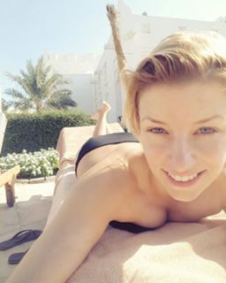 Annica Hansen feet photo thumbnail