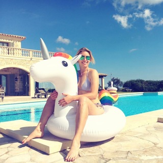 Annica Hansen feet photo thumbnail