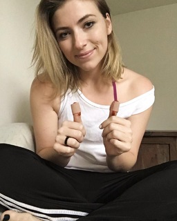Annie Lederman feet photo 11
