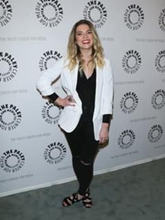 Annie Murphy feet photo thumbnail