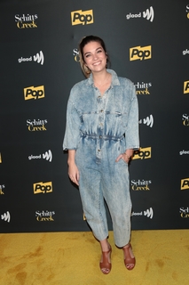 Annie Murphy feet photo thumbnail