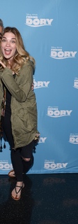 Annie Murphy feet photo thumbnail