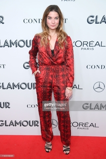 Annie Murphy feet photo thumbnail