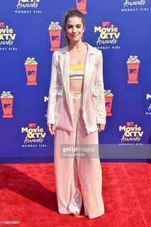 Annie Murphy feet photo thumbnail