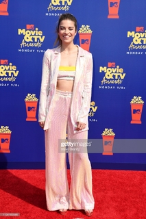 Annie Murphy feet photo thumbnail