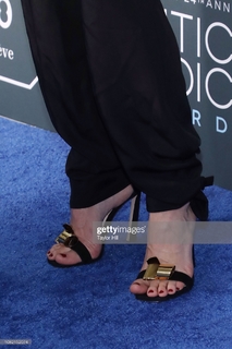 Annie Murphy feet photo thumbnail