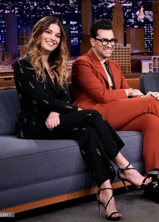 Annie Murphy feet photo thumbnail