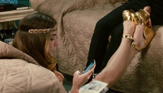 Annie Murphy feet photo thumbnail