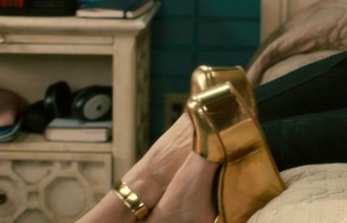 Annie Murphy feet photo thumbnail