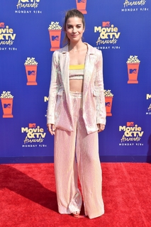 Annie Murphy feet photo thumbnail