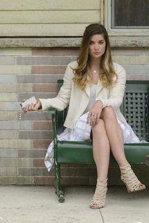 Annie Murphy feet photo thumbnail