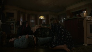 Annie Murphy feet photo thumbnail