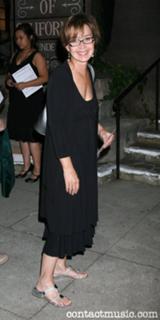 Annie Potts feet photo thumbnail