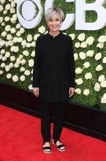 Annie Potts feet photo thumbnail