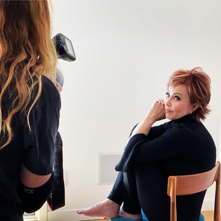 Annie Potts feet photo thumbnail