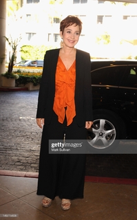 Annie Potts feet photo thumbnail