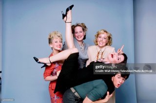 Annie Potts feet photo thumbnail