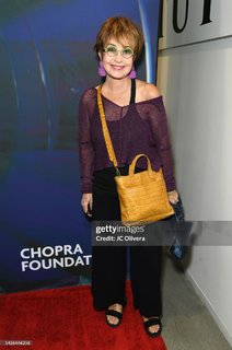 Annie Potts feet photo thumbnail