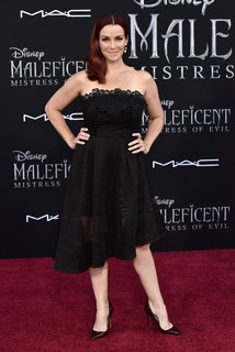Annie Wersching feet photo thumbnail