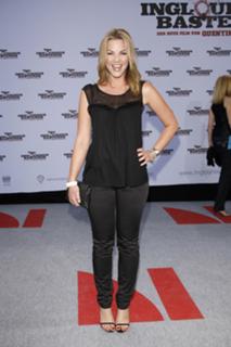 Annika Kipp feet photo thumbnail