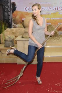 Annika Kipp feet photo thumbnail