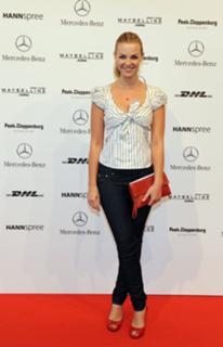 Annika Kipp feet photo thumbnail