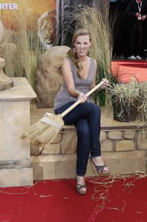 Annika Kipp feet photo thumbnail